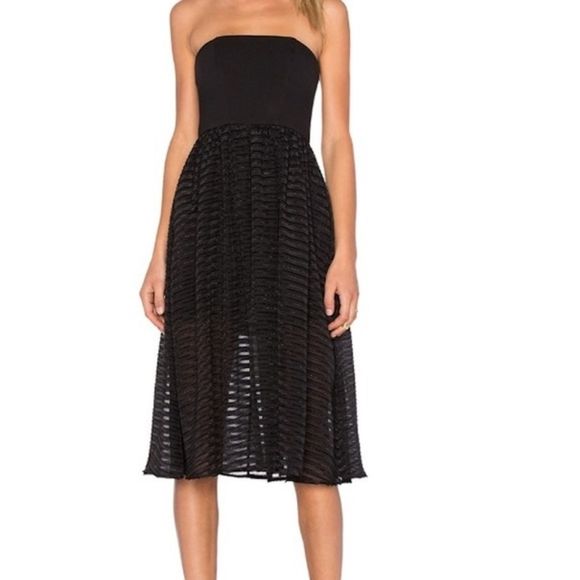 NBD Dresses & Skirts - NWT NBD Revolve Black Strapless Striped Midi Dress